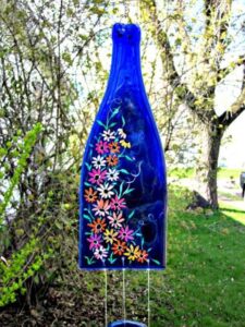 how to make wind chimes with plastic bottles.